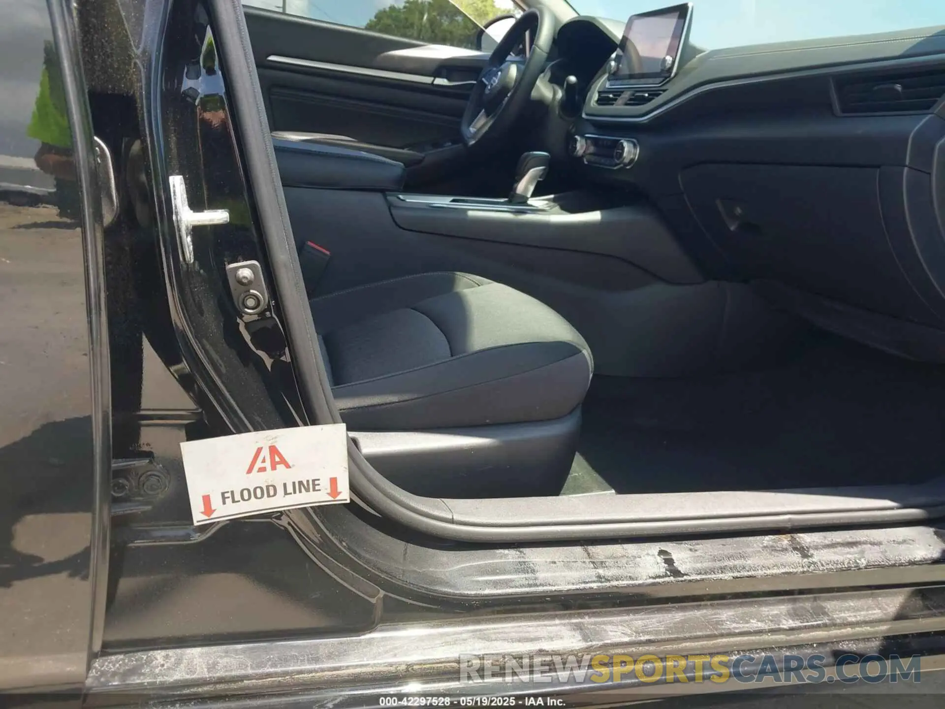 6 Photograph of a damaged car 1N4BL4DWXKC194615 NISSAN ALTIMA 2019