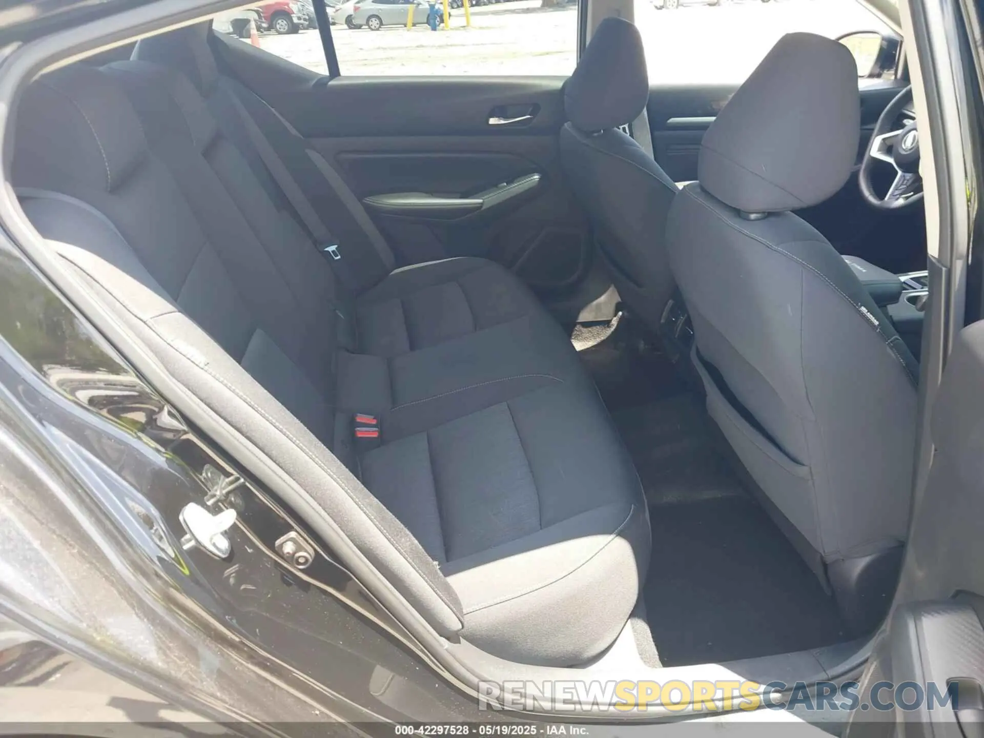 8 Photograph of a damaged car 1N4BL4DWXKC194615 NISSAN ALTIMA 2019