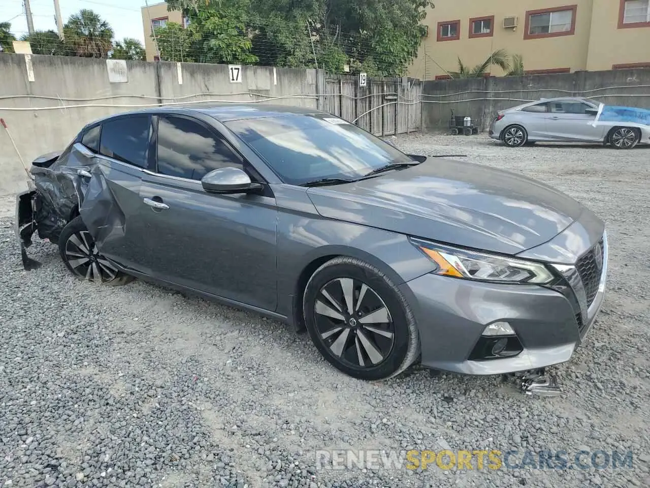 4 Photograph of a damaged car 1N4BL4EV0KC104538 NISSAN ALTIMA 2019