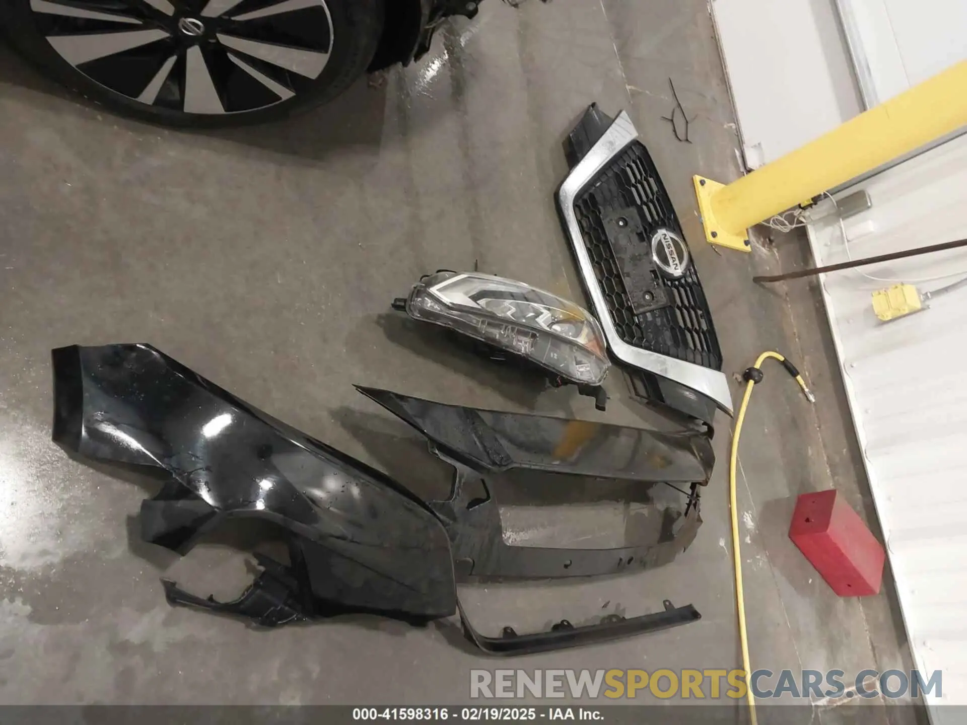 19 Photograph of a damaged car 1N4BL4EV1KC162190 NISSAN ALTIMA 2019