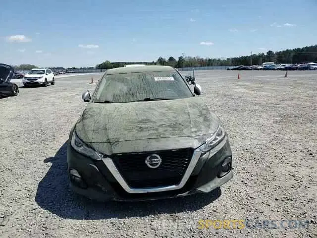 11 Photograph of a damaged car 1N4BL4EV1KC218032 NISSAN ALTIMA 2019