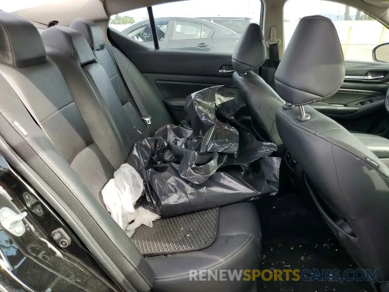 10 Photograph of a damaged car 1N4BL4EV1KC225904 NISSAN ALTIMA 2019