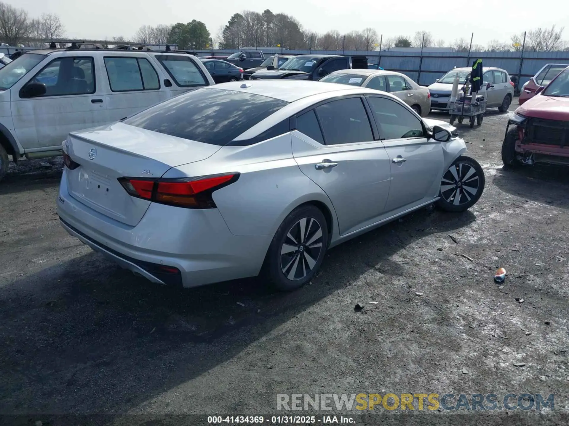 4 Photograph of a damaged car 1N4BL4EV2KC151649 NISSAN ALTIMA 2019