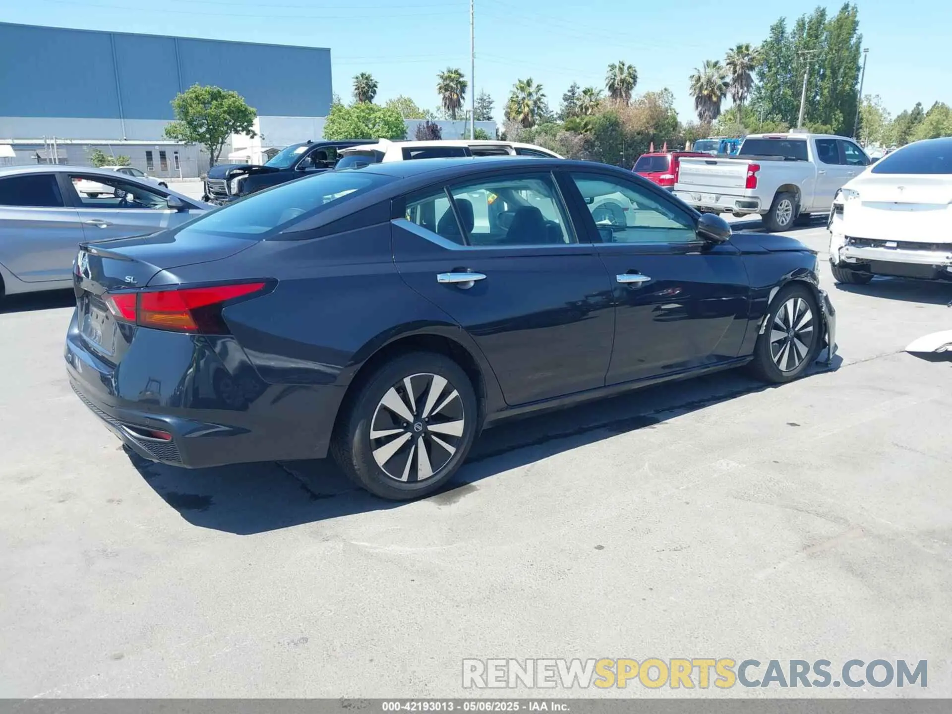 4 Photograph of a damaged car 1N4BL4EV3KC129191 NISSAN ALTIMA 2019