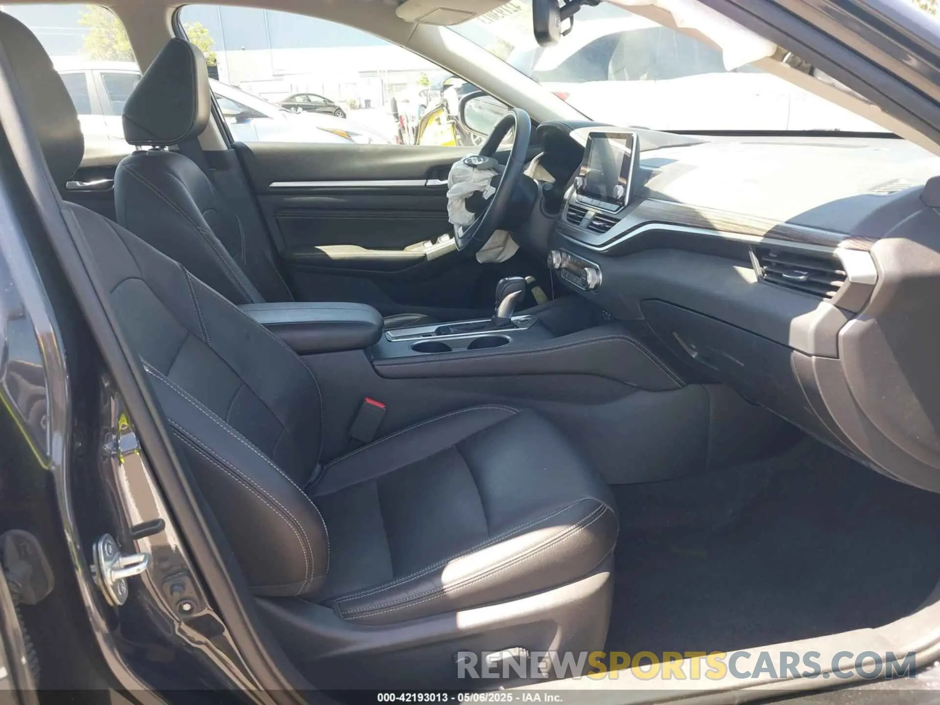 5 Photograph of a damaged car 1N4BL4EV3KC129191 NISSAN ALTIMA 2019