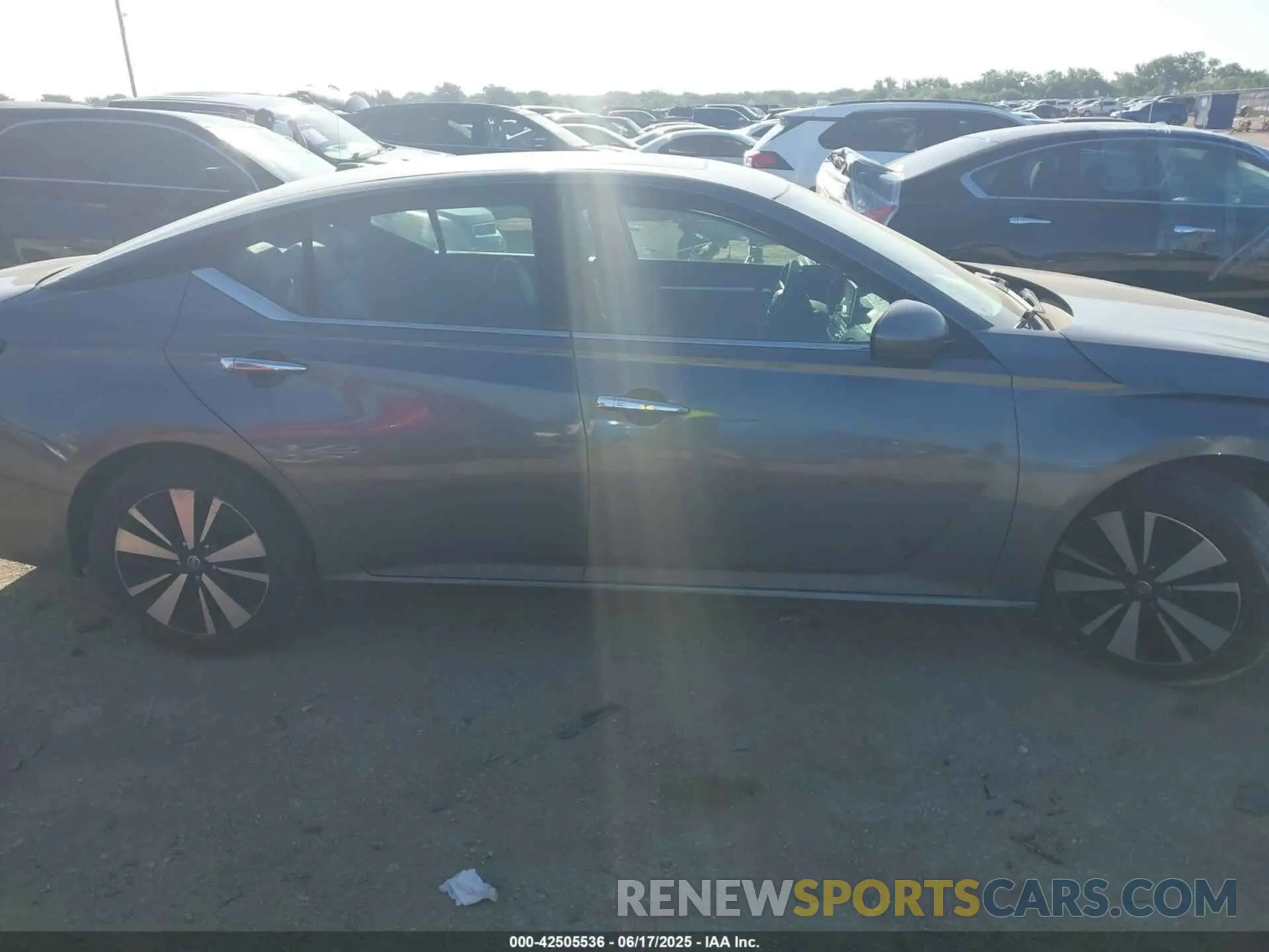 13 Photograph of a damaged car 1N4BL4EV3KC173563 NISSAN ALTIMA 2019