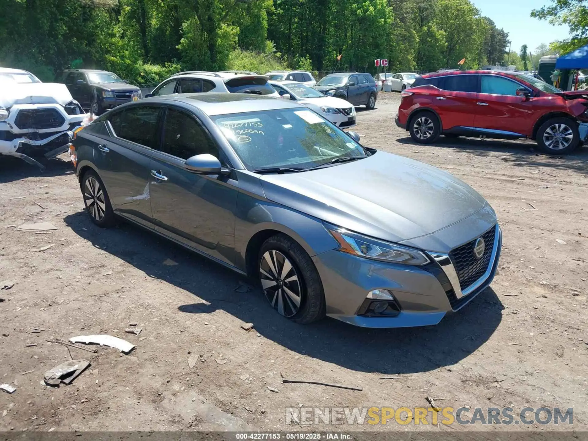 1 Photograph of a damaged car 1N4BL4EV3KC188239 NISSAN ALTIMA 2019
