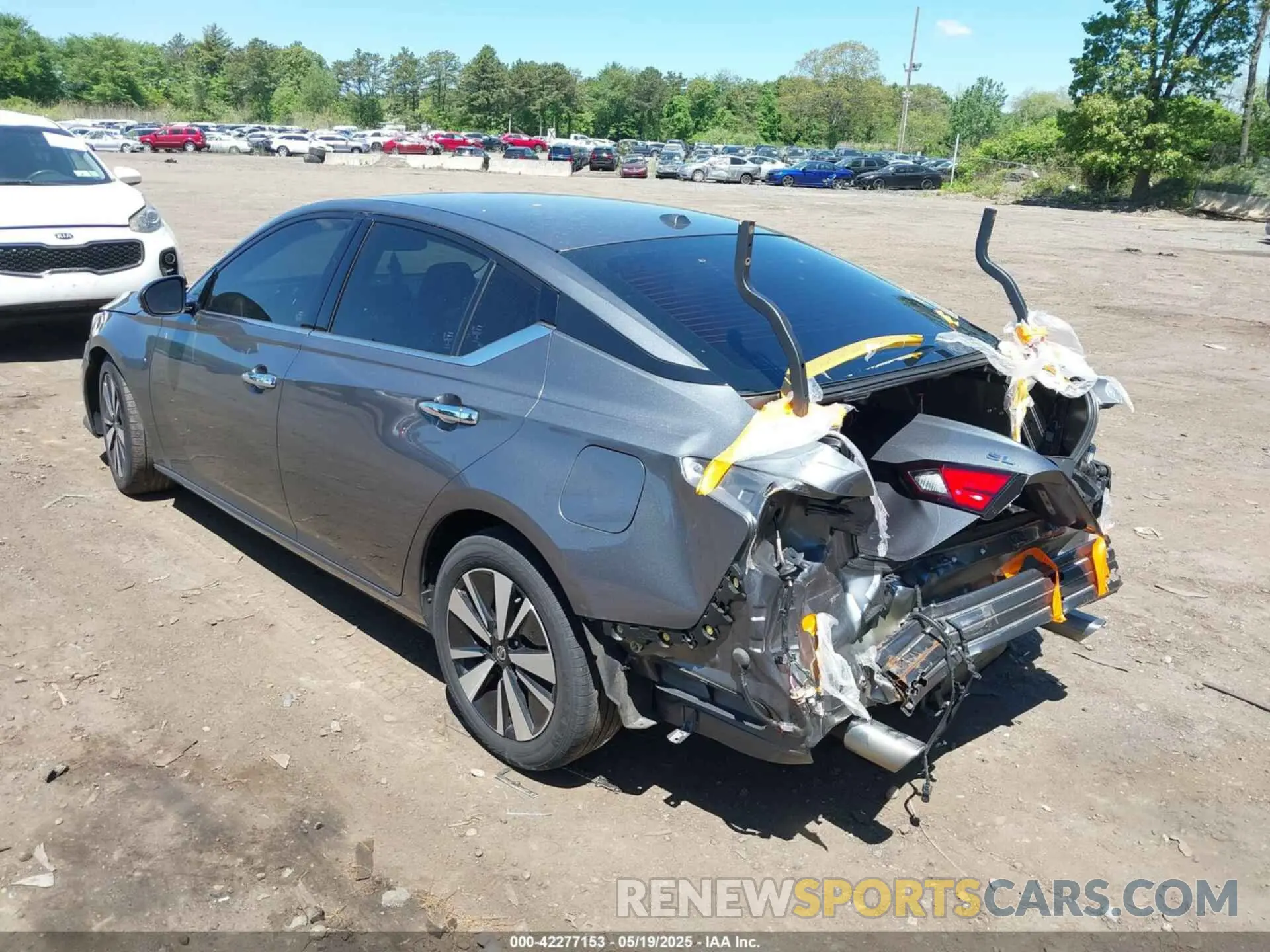 3 Photograph of a damaged car 1N4BL4EV3KC188239 NISSAN ALTIMA 2019