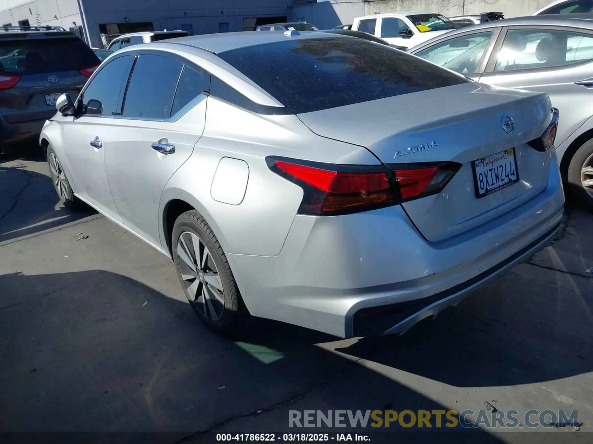 3 Photograph of a damaged car 1N4BL4EV3KC230490 NISSAN ALTIMA 2019