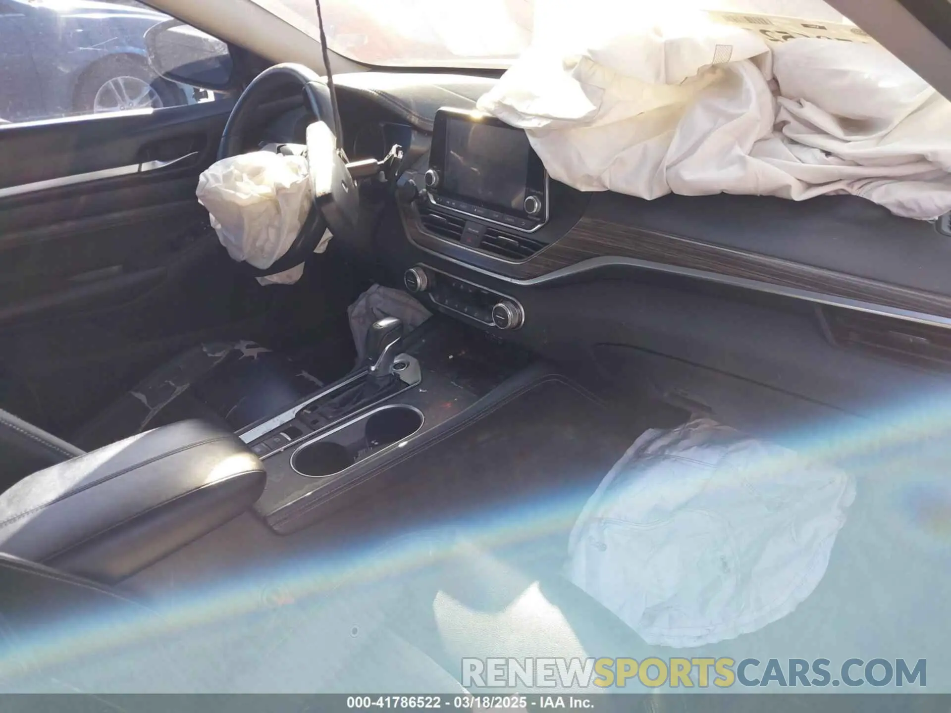 5 Photograph of a damaged car 1N4BL4EV3KC230490 NISSAN ALTIMA 2019