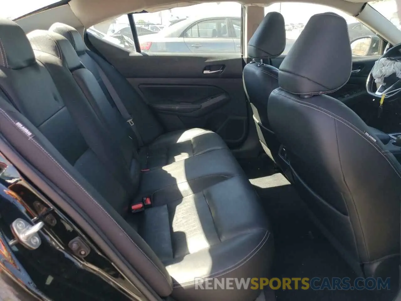10 Photograph of a damaged car 1N4BL4EV4KC124064 NISSAN ALTIMA 2019