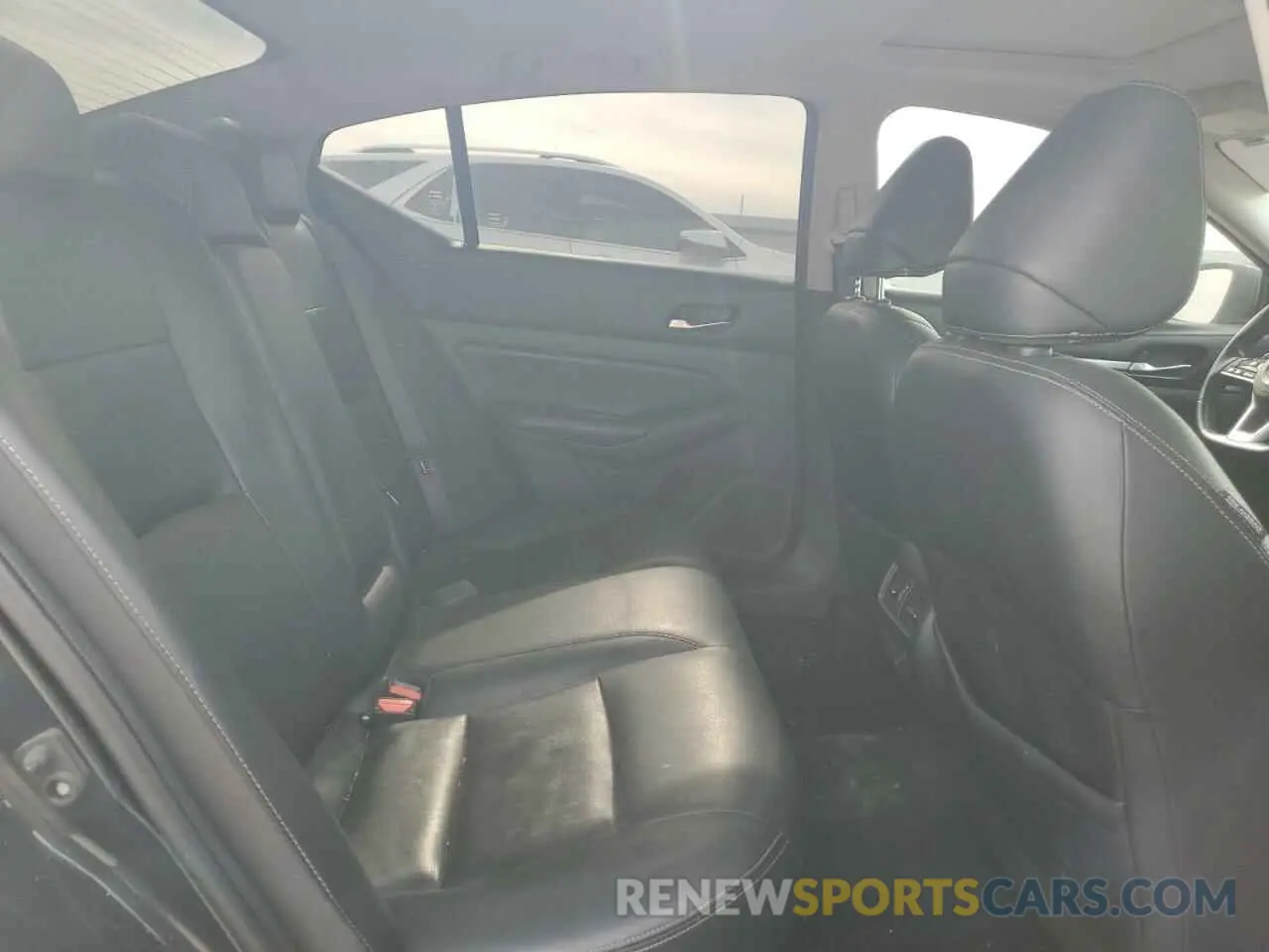 10 Photograph of a damaged car 1N4BL4EV4KC189030 NISSAN ALTIMA 2019