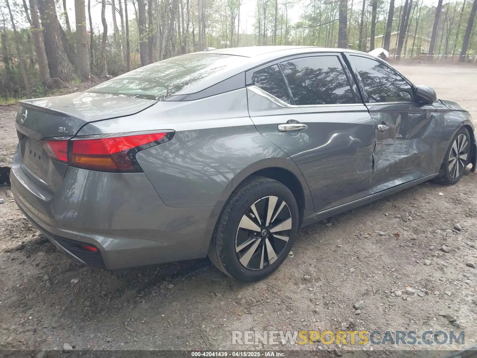 4 Photograph of a damaged car 1N4BL4EV4KC256015 NISSAN ALTIMA 2019