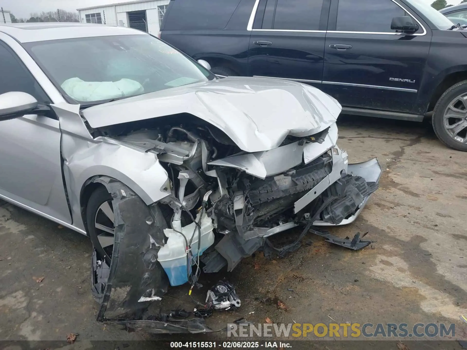 16 Photograph of a damaged car 1N4BL4EV5KC156392 NISSAN ALTIMA 2019