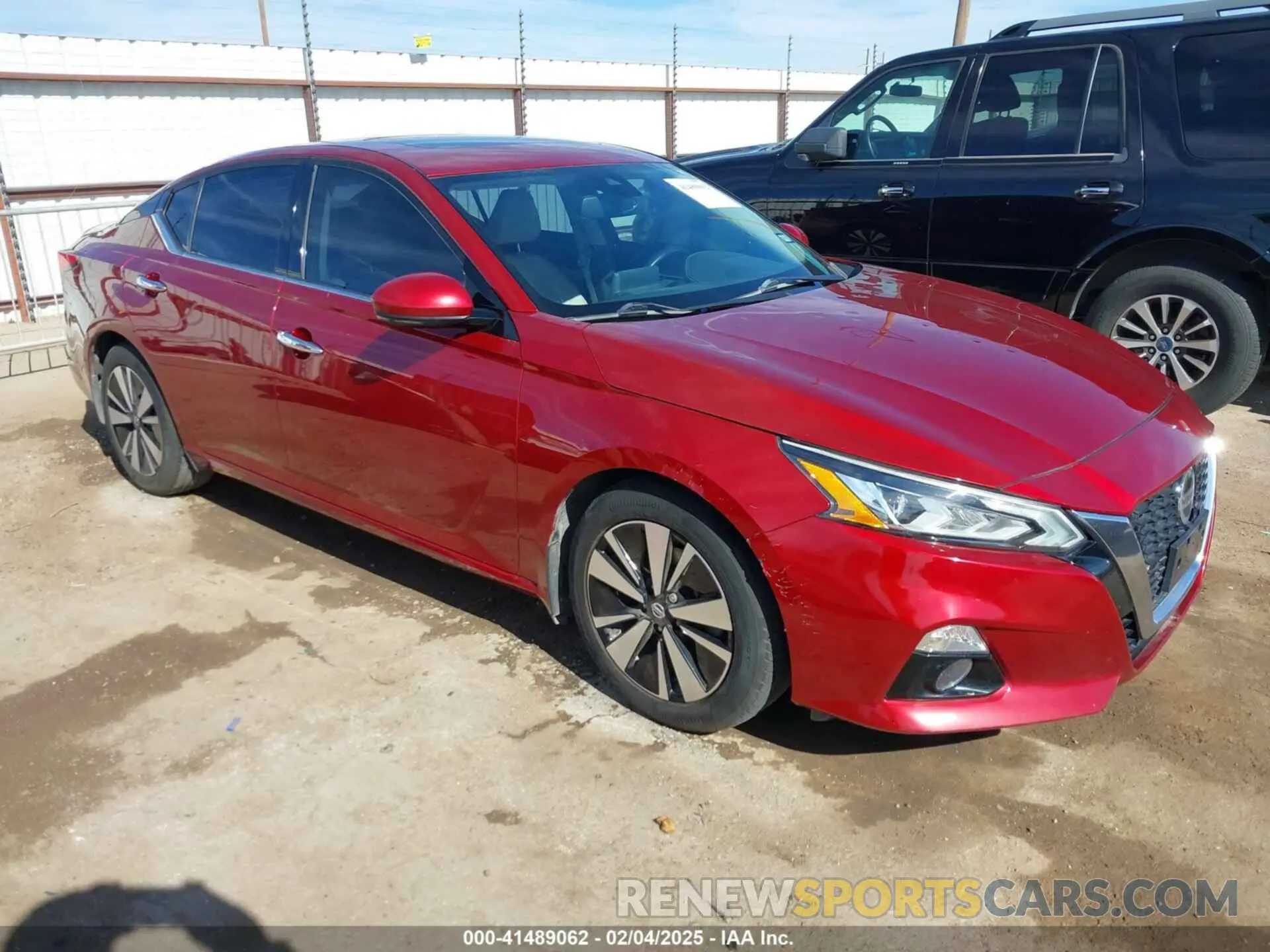 1 Photograph of a damaged car 1N4BL4EV6KC226062 NISSAN ALTIMA 2019