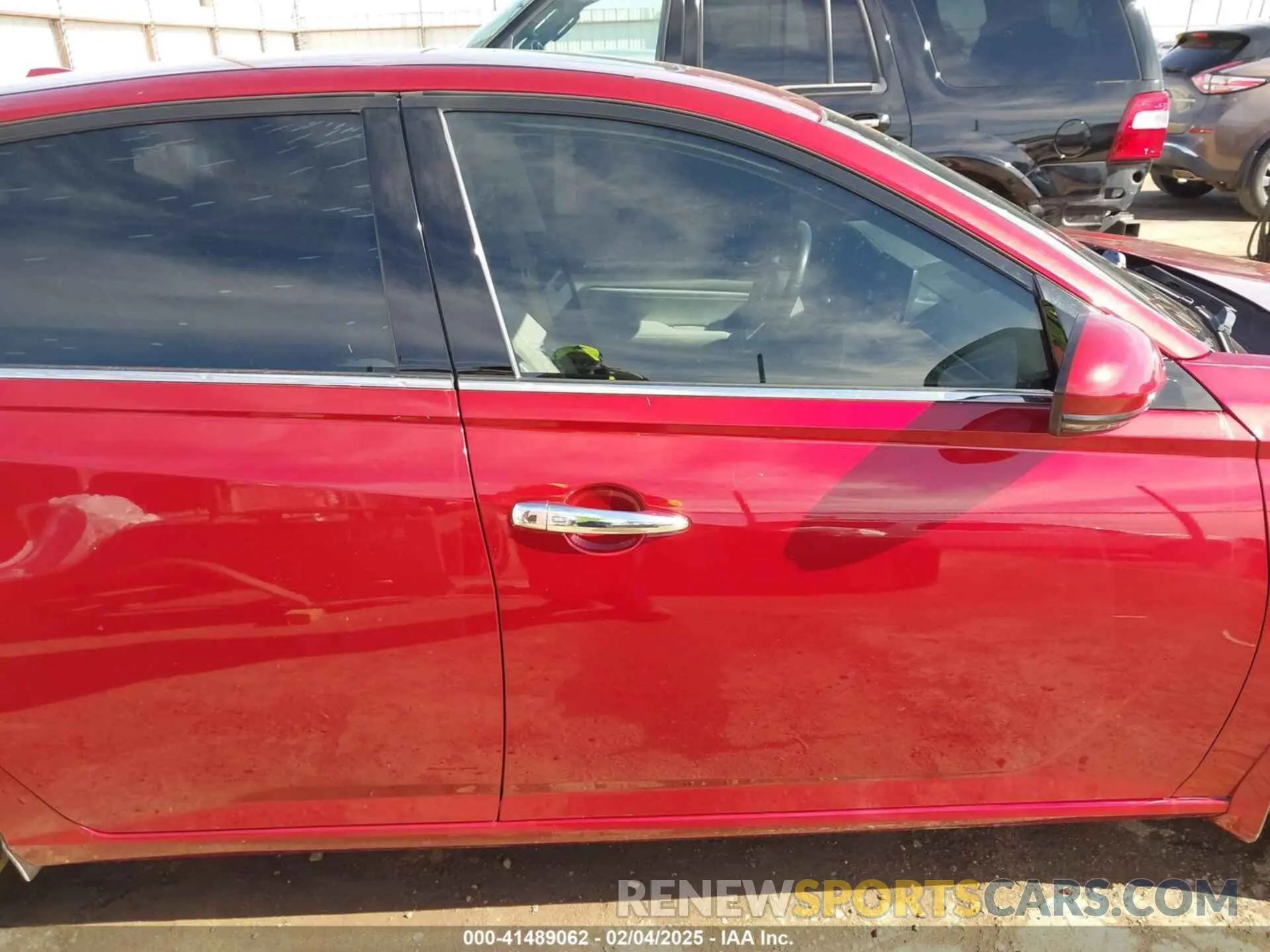 13 Photograph of a damaged car 1N4BL4EV6KC226062 NISSAN ALTIMA 2019