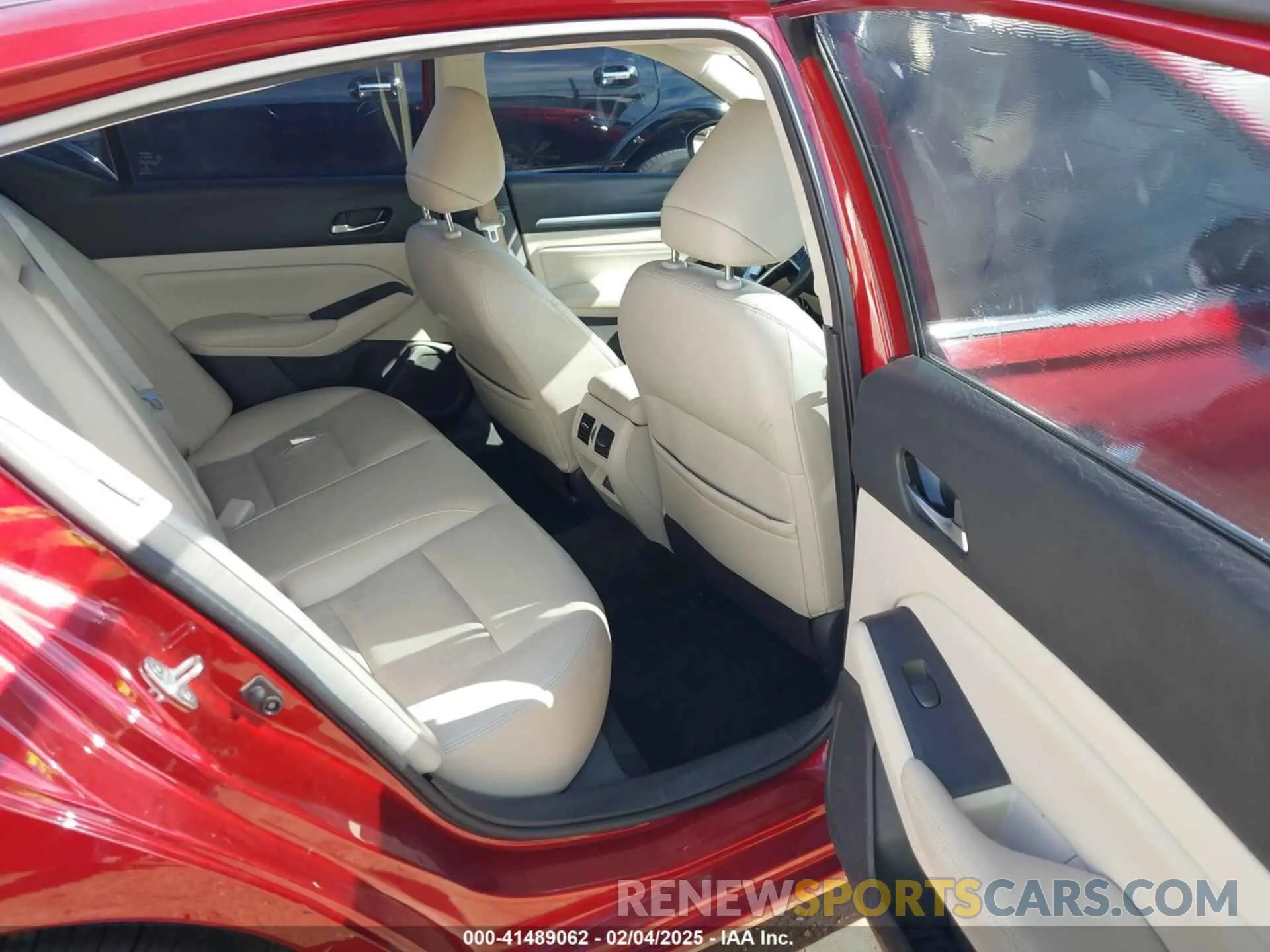 8 Photograph of a damaged car 1N4BL4EV6KC226062 NISSAN ALTIMA 2019