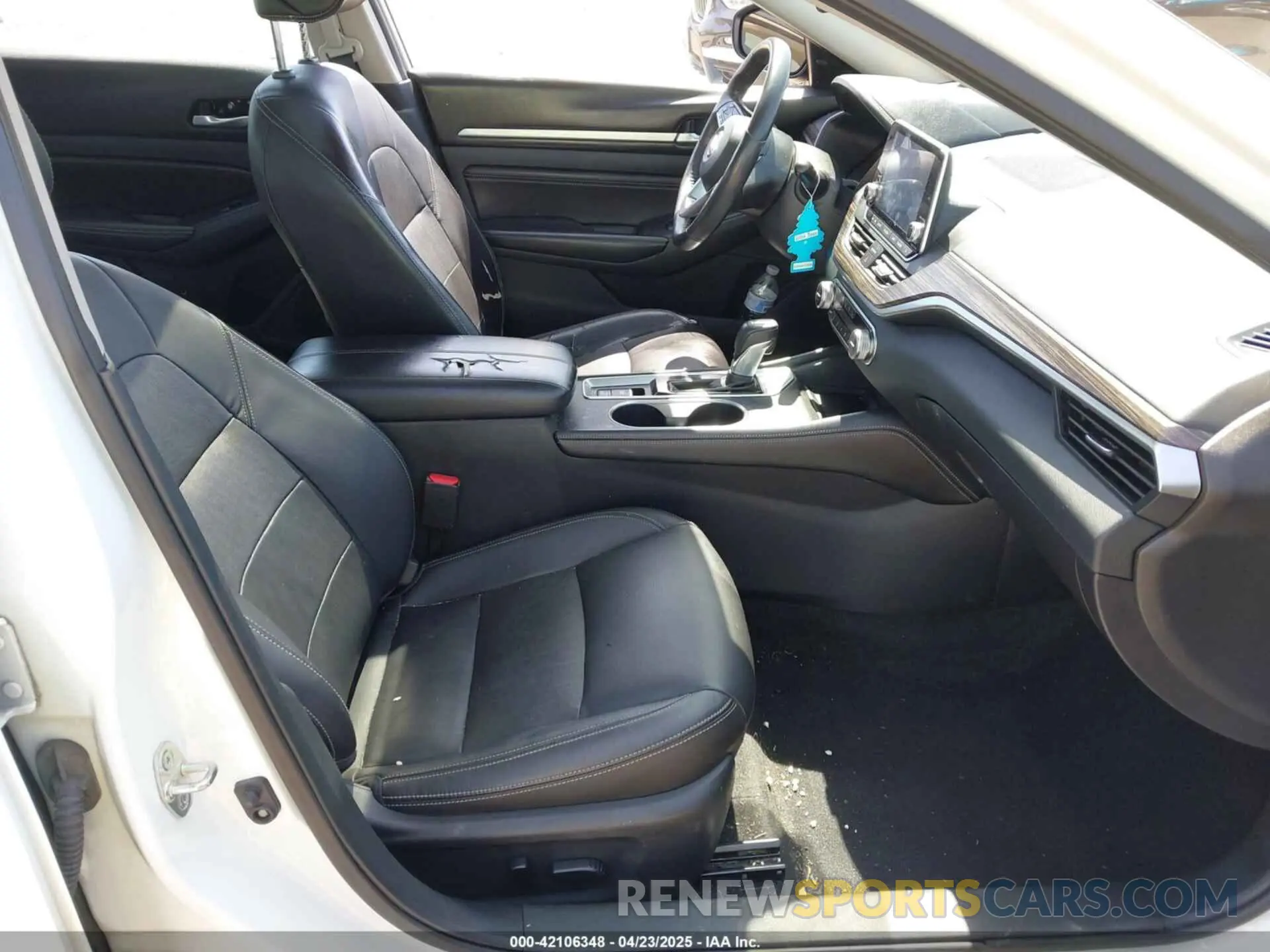 5 Photograph of a damaged car 1N4BL4EV8KC171159 NISSAN ALTIMA 2019
