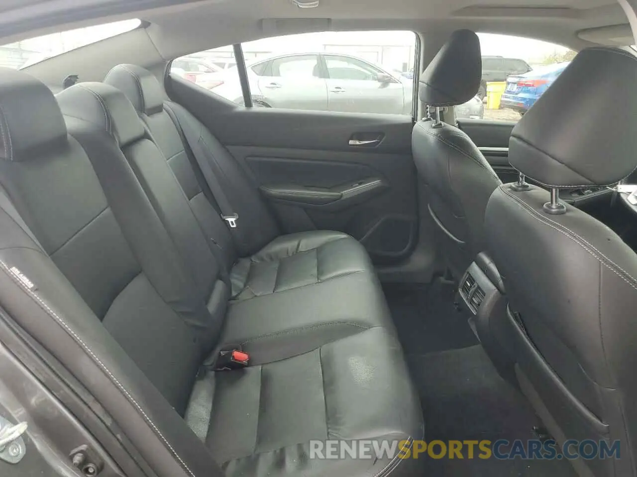10 Photograph of a damaged car 1N4BL4EV8KC178497 NISSAN ALTIMA 2019