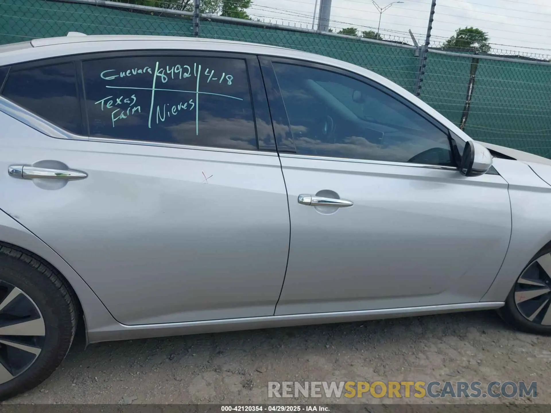 13 Photograph of a damaged car 1N4BL4EV8KC189905 NISSAN ALTIMA 2019