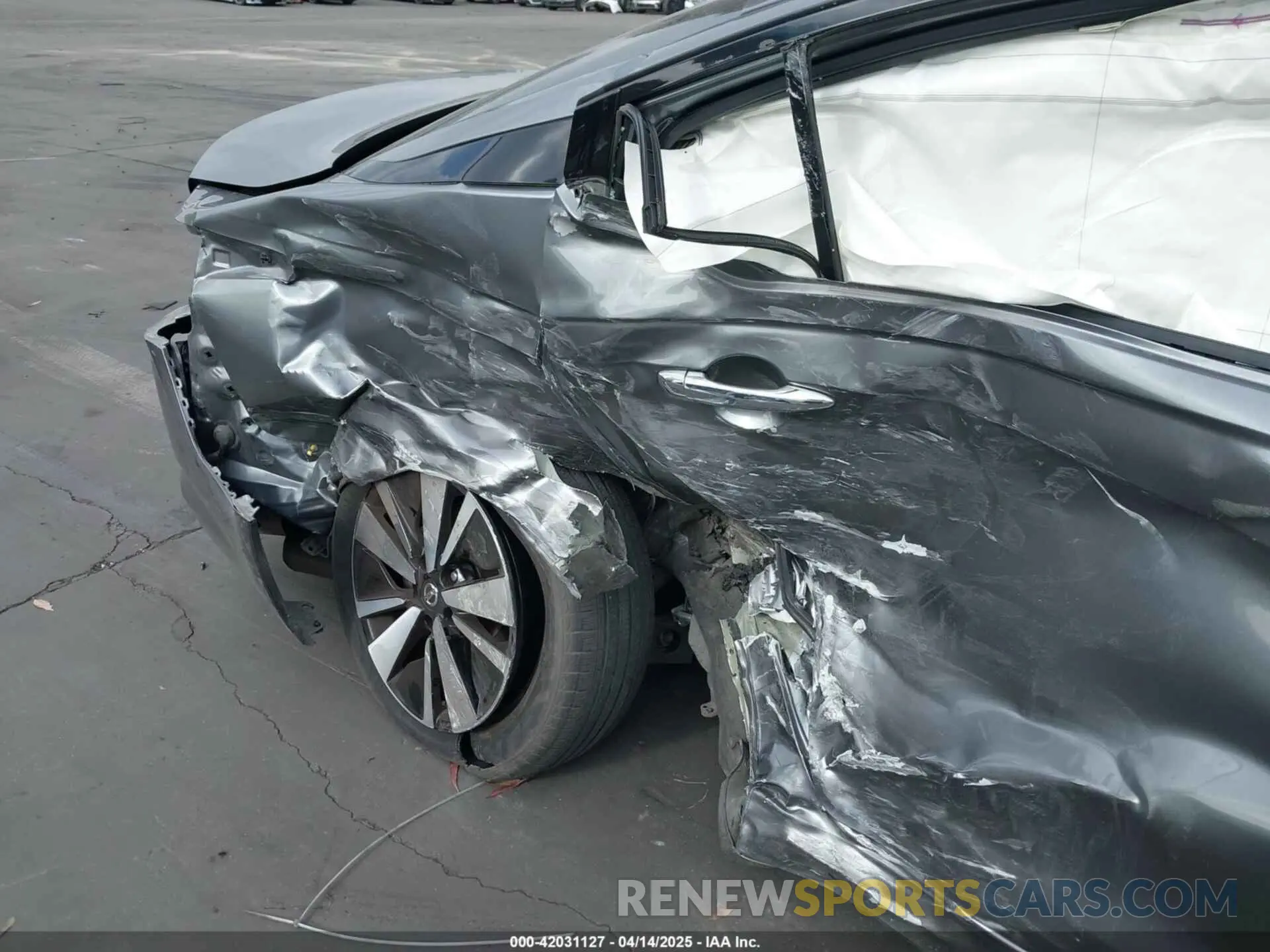 12 Photograph of a damaged car 1N4BL4EV8KC200773 NISSAN ALTIMA 2019