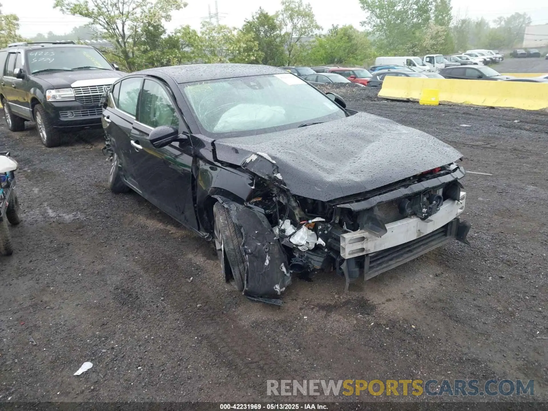 1 Photograph of a damaged car 1N4BL4EV8KC220957 NISSAN ALTIMA 2019