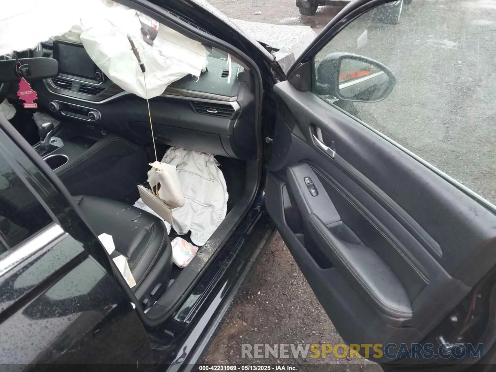 5 Photograph of a damaged car 1N4BL4EV8KC220957 NISSAN ALTIMA 2019