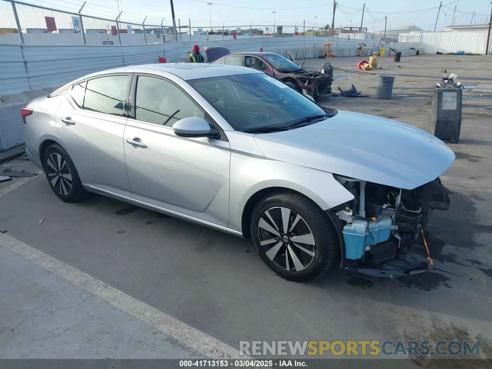 1 Photograph of a damaged car 1N4BL4EV9KC156220 NISSAN ALTIMA 2019