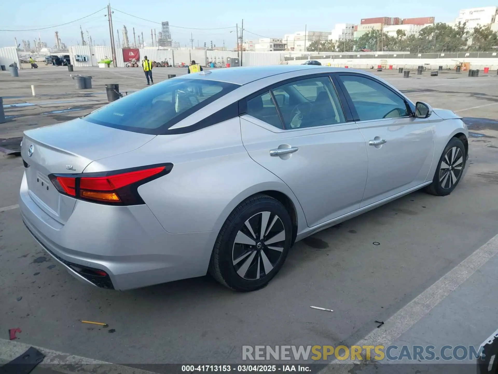 4 Photograph of a damaged car 1N4BL4EV9KC156220 NISSAN ALTIMA 2019