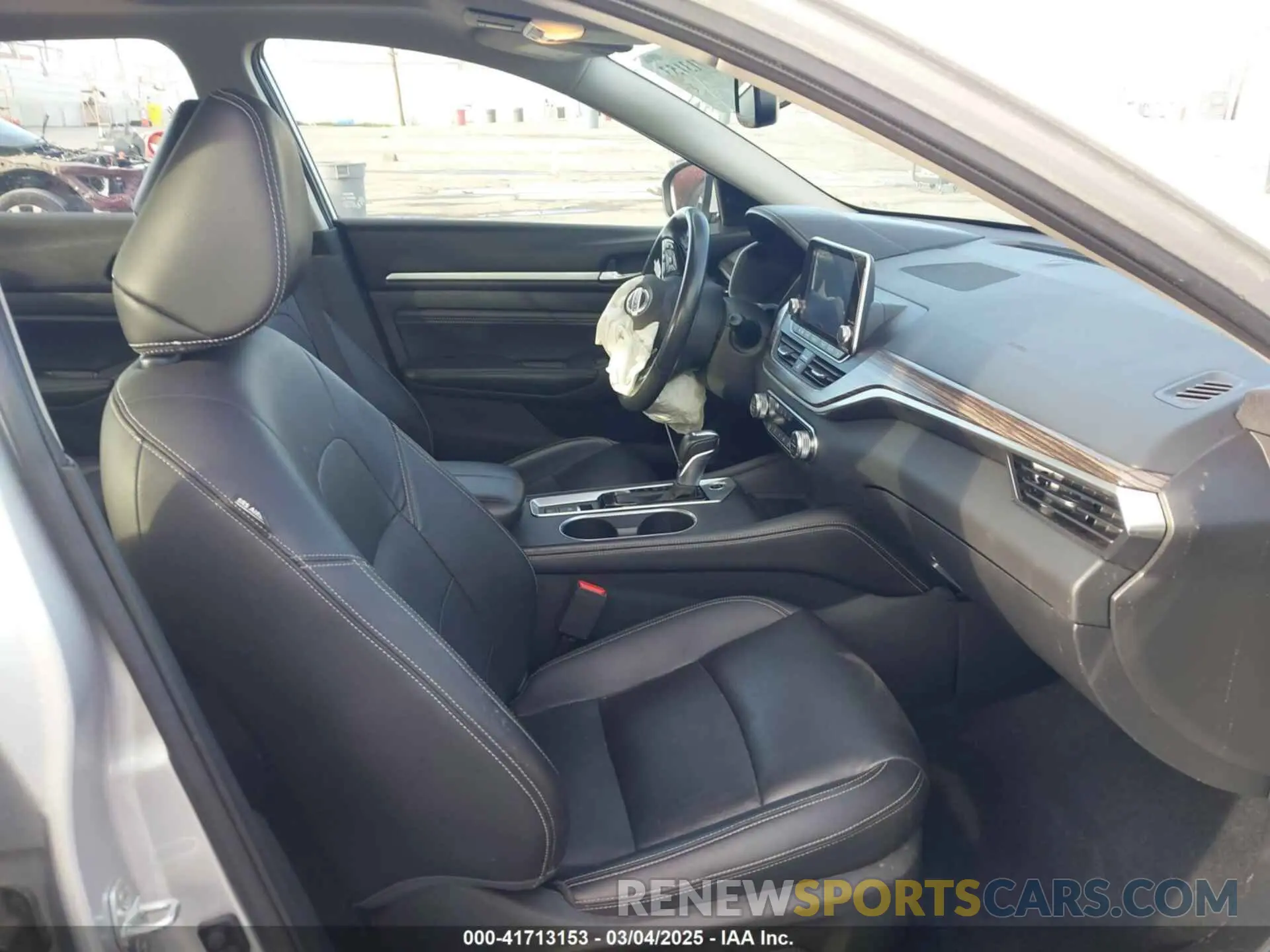 5 Photograph of a damaged car 1N4BL4EV9KC156220 NISSAN ALTIMA 2019