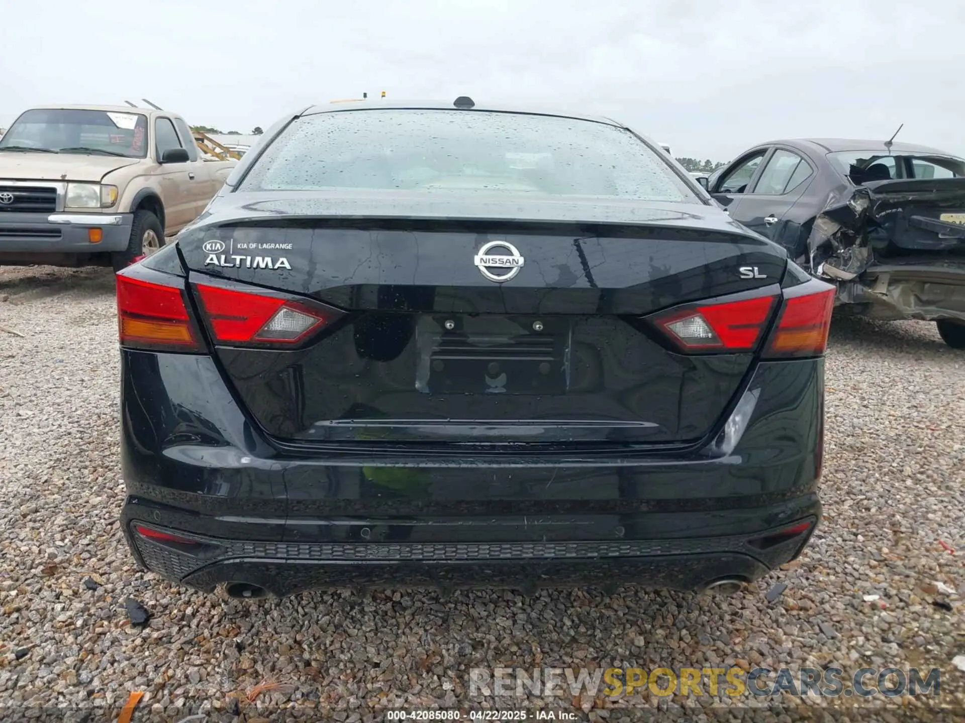 15 Photograph of a damaged car 1N4BL4EV9KC171803 NISSAN ALTIMA 2019