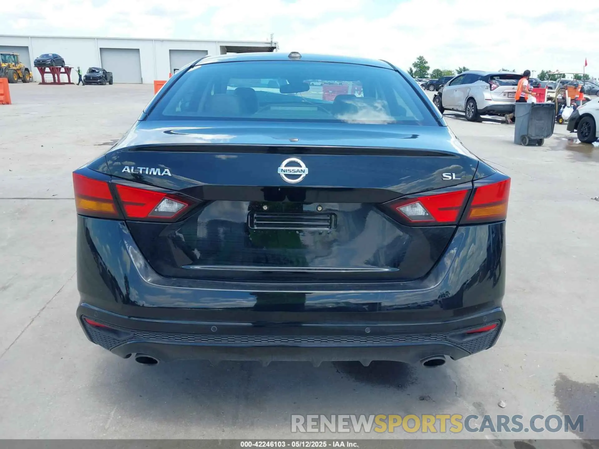 17 Photograph of a damaged car 1N4BL4EV9KC224015 NISSAN ALTIMA 2019