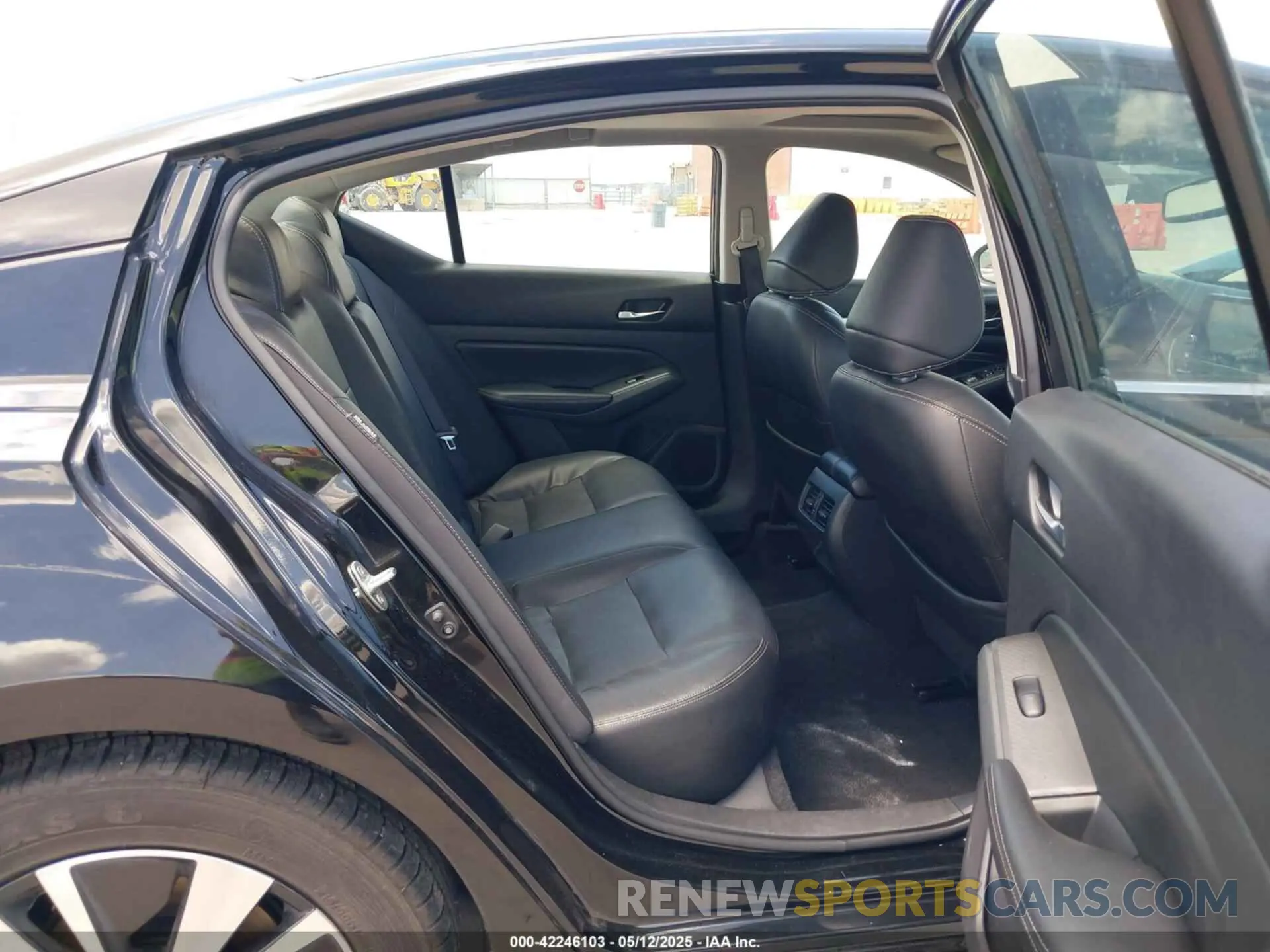 8 Photograph of a damaged car 1N4BL4EV9KC224015 NISSAN ALTIMA 2019