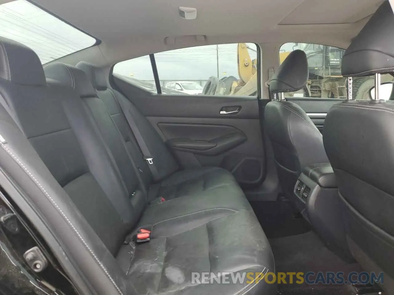 10 Photograph of a damaged car 1N4BL4EV9KC258116 NISSAN ALTIMA 2019