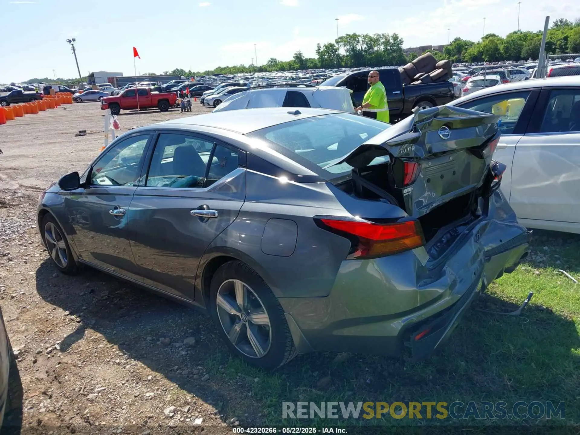 14 Photograph of a damaged car 1N4BL4EVXKC152466 NISSAN ALTIMA 2019