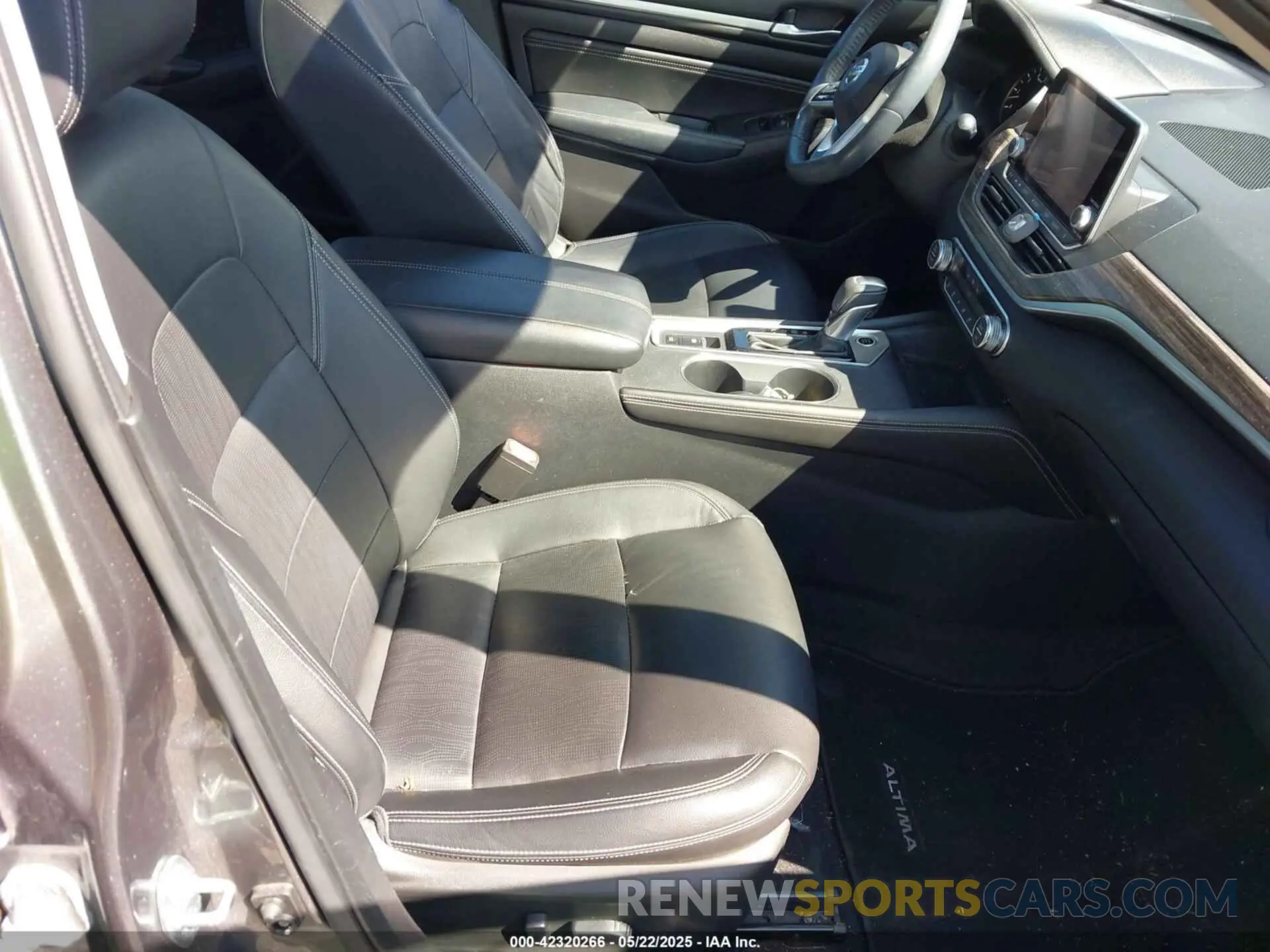 5 Photograph of a damaged car 1N4BL4EVXKC152466 NISSAN ALTIMA 2019