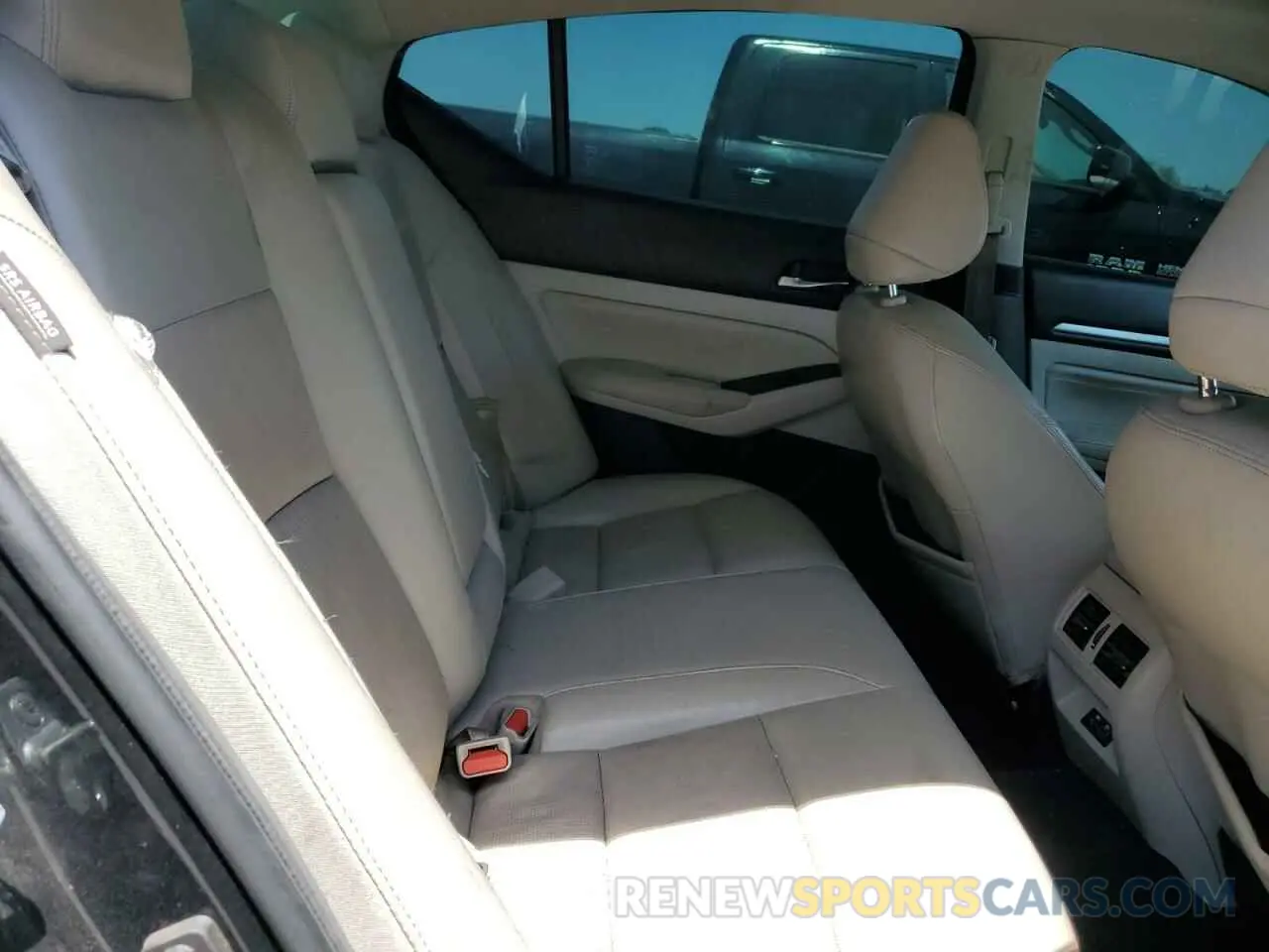 11 Photograph of a damaged car 1N4BL4EVXKC181465 NISSAN ALTIMA 2019