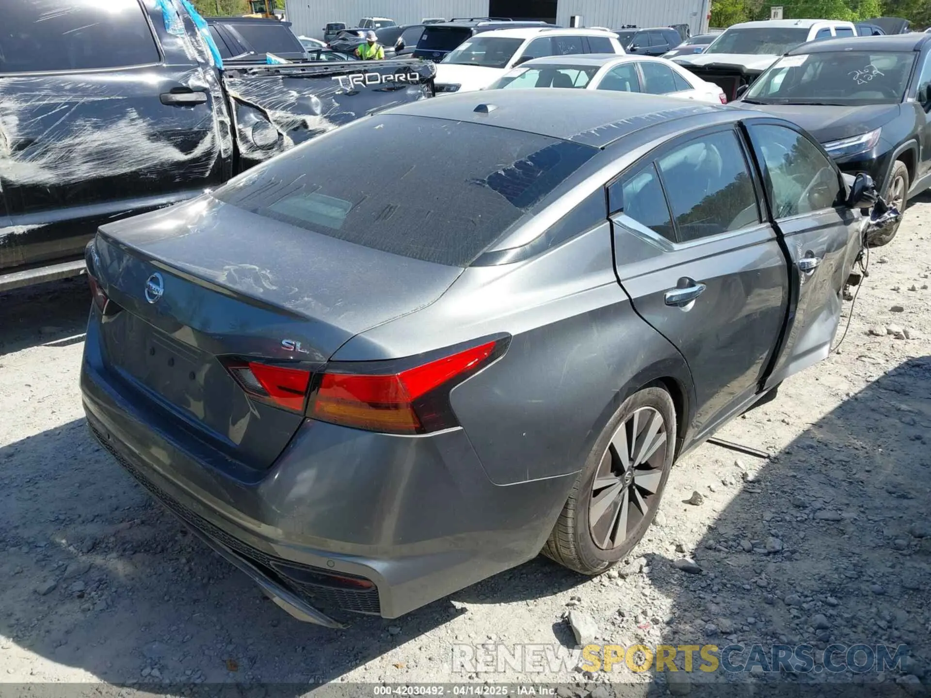 4 Photograph of a damaged car 1N4BL4EVXKC191378 NISSAN ALTIMA 2019