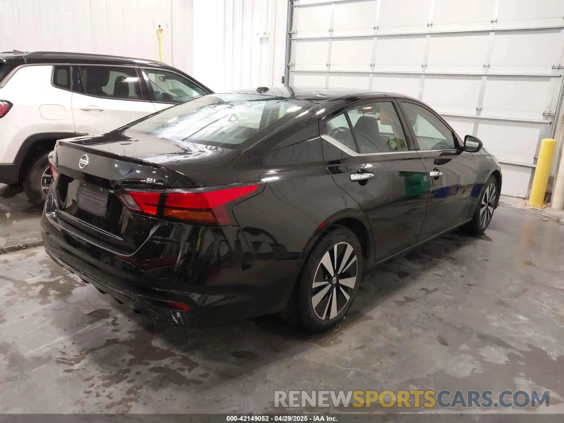 4 Photograph of a damaged car 1N4BL4EVXKC197312 NISSAN ALTIMA 2019