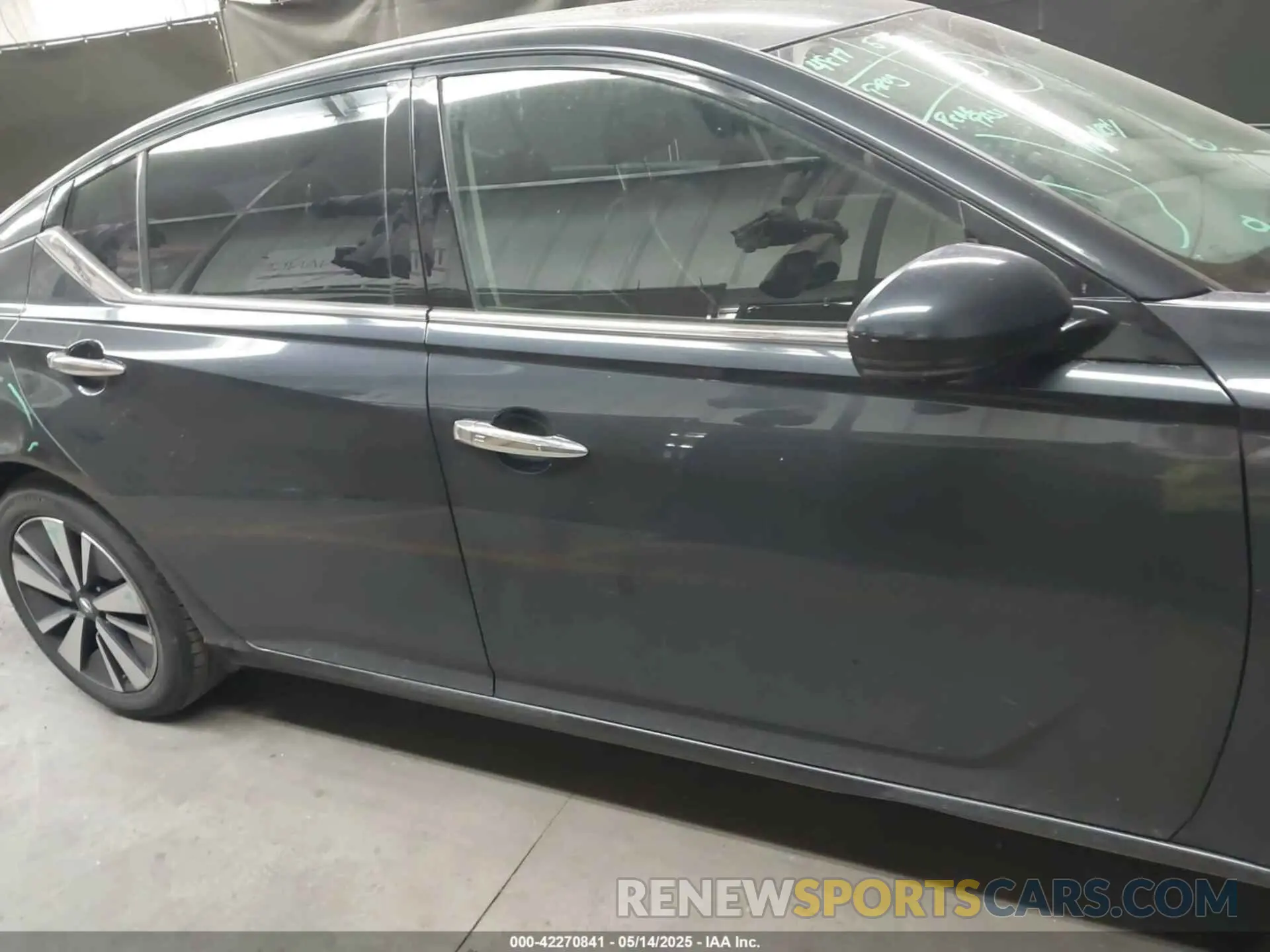 13 Photograph of a damaged car 1N4BL4EVXKC240546 NISSAN ALTIMA 2019