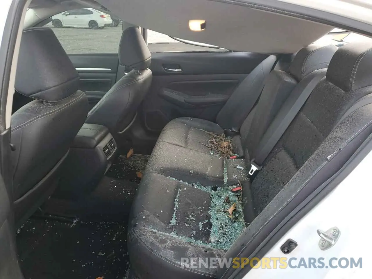 10 Photograph of a damaged car 1N4BL4EW1KN307631 NISSAN ALTIMA 2019