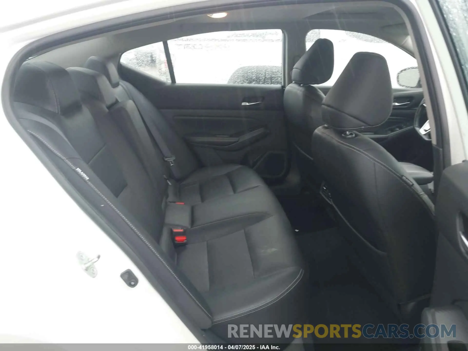 8 Photograph of a damaged car 1N4BL4EW3KN312958 NISSAN ALTIMA 2019
