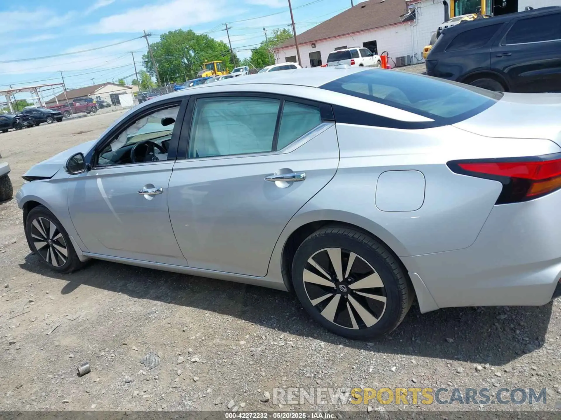 15 Photograph of a damaged car 1N4BL4EW5KC172679 NISSAN ALTIMA 2019