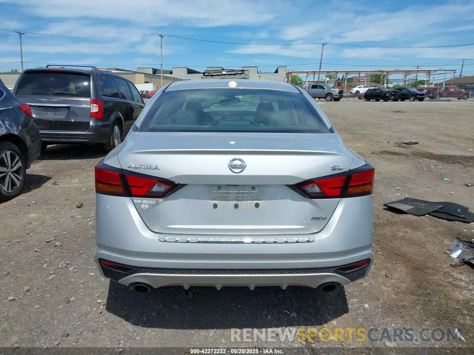 17 Photograph of a damaged car 1N4BL4EW5KC172679 NISSAN ALTIMA 2019
