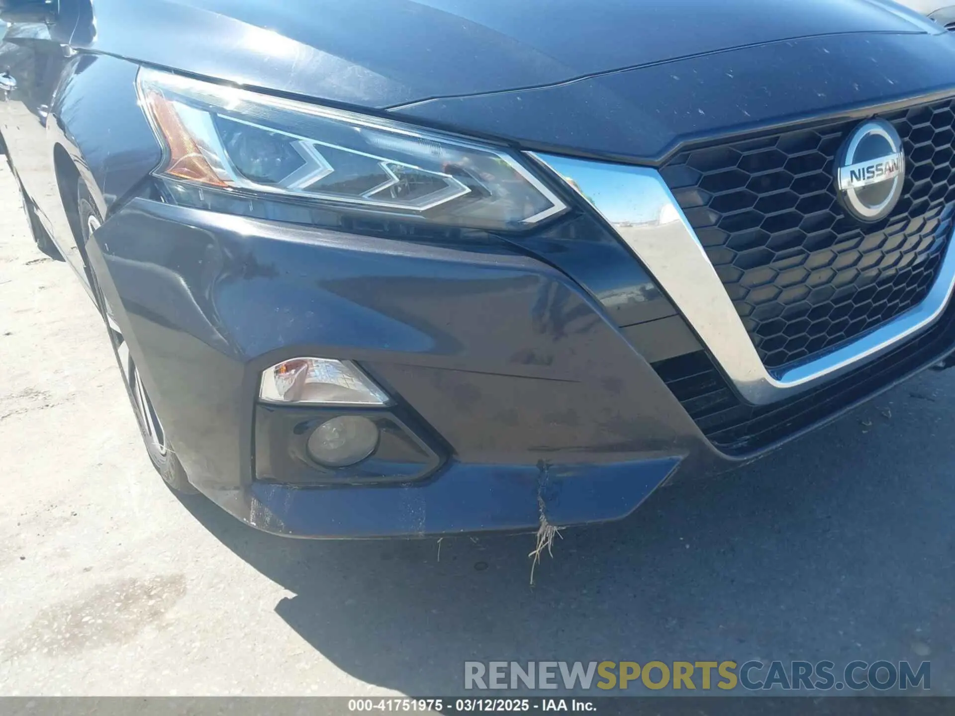 18 Photograph of a damaged car 1N4BL4FV2KC113644 NISSAN ALTIMA 2019