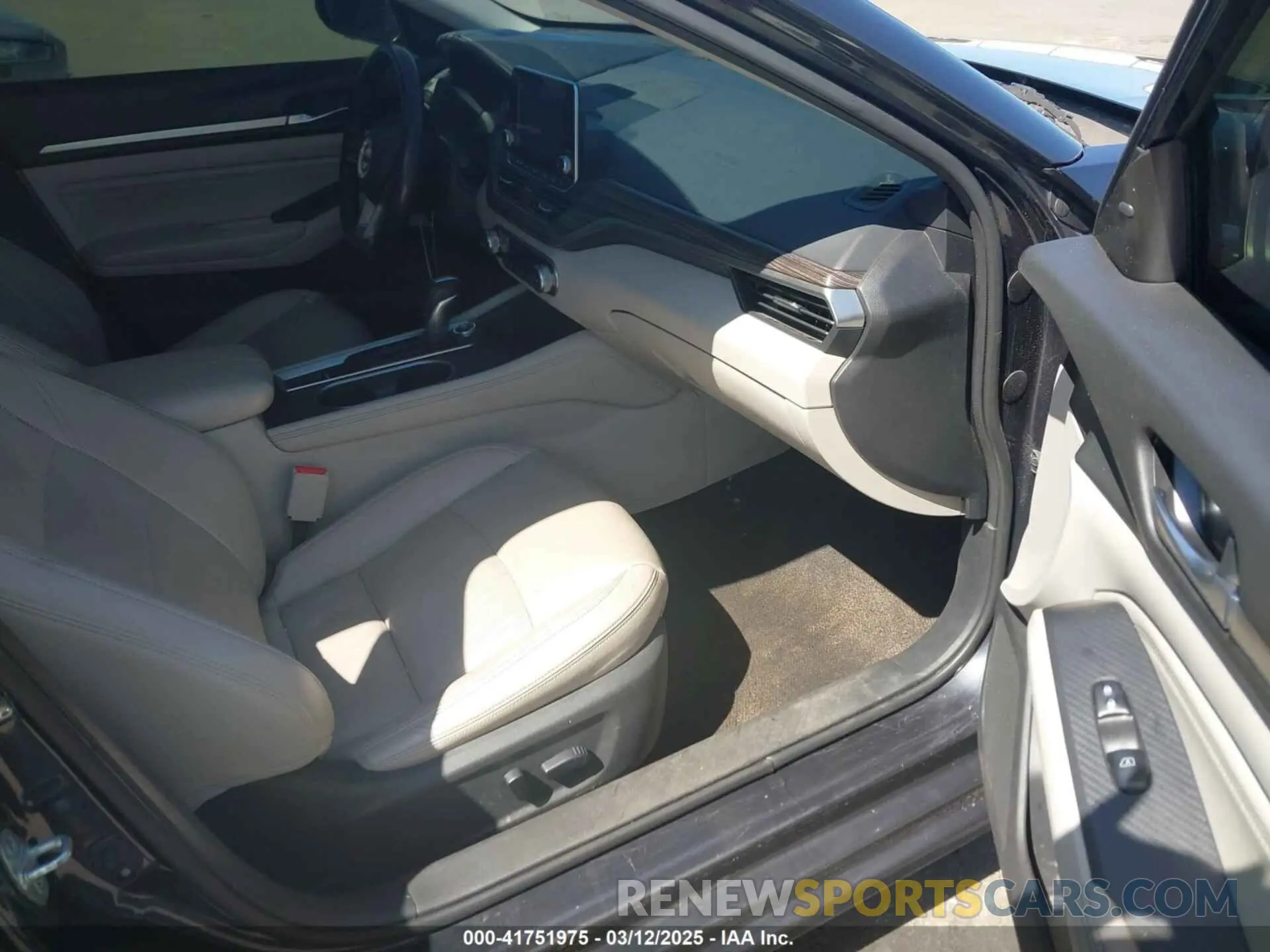 5 Photograph of a damaged car 1N4BL4FV2KC113644 NISSAN ALTIMA 2019