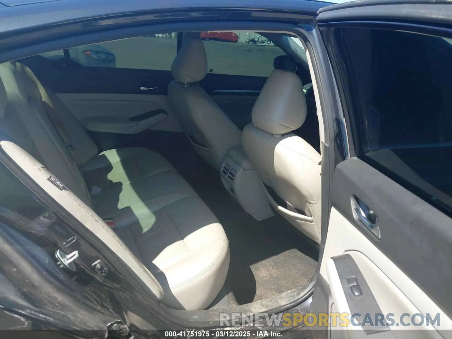 8 Photograph of a damaged car 1N4BL4FV2KC113644 NISSAN ALTIMA 2019
