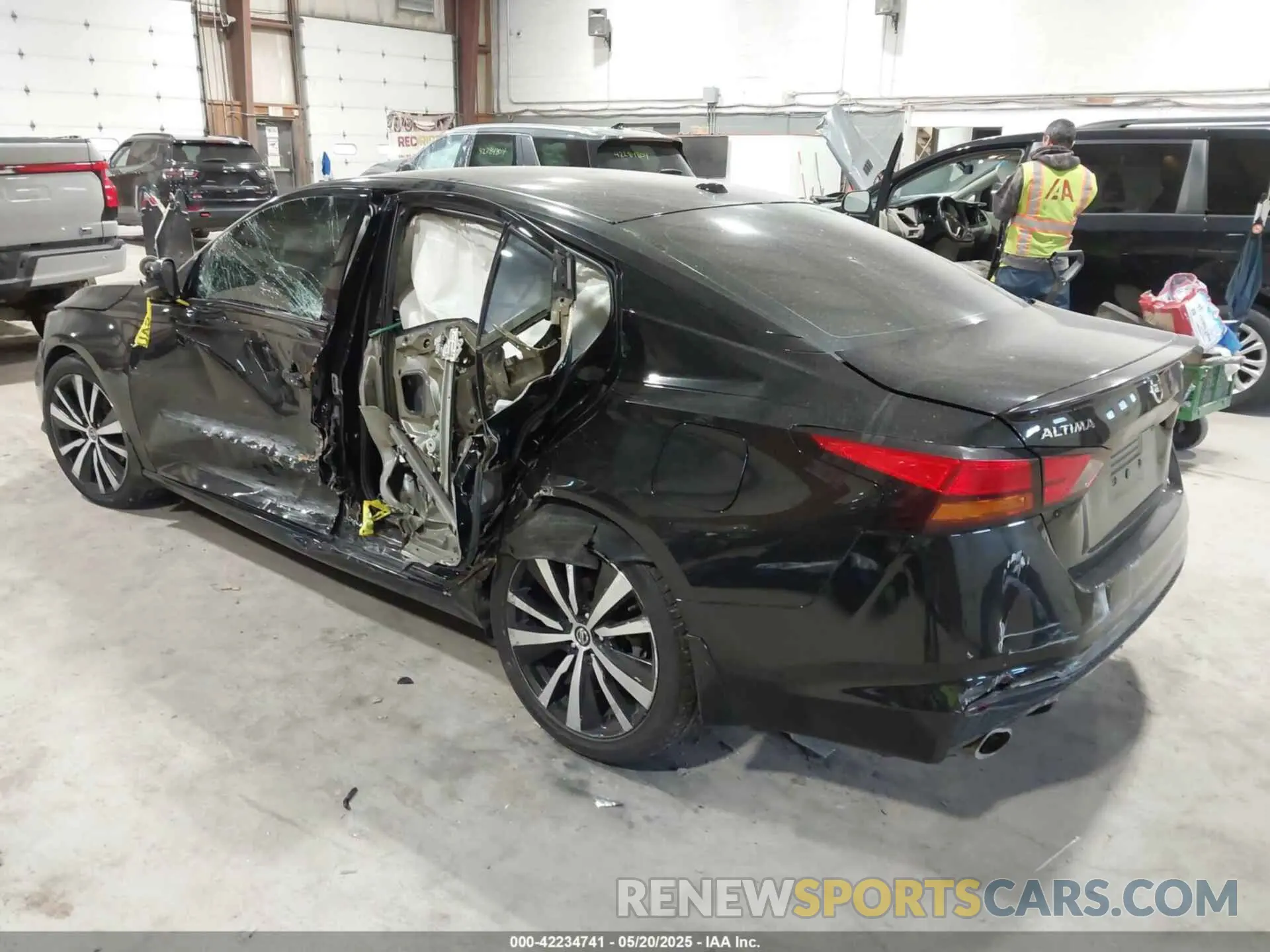 3 Фотография поврежденного автомобиля 1N4BL4FV4KC173456 NISSAN ALTIMA 2019