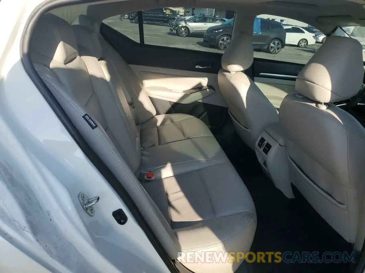10 Photograph of a damaged car 1N4BL4FV6KC146758 NISSAN ALTIMA 2019