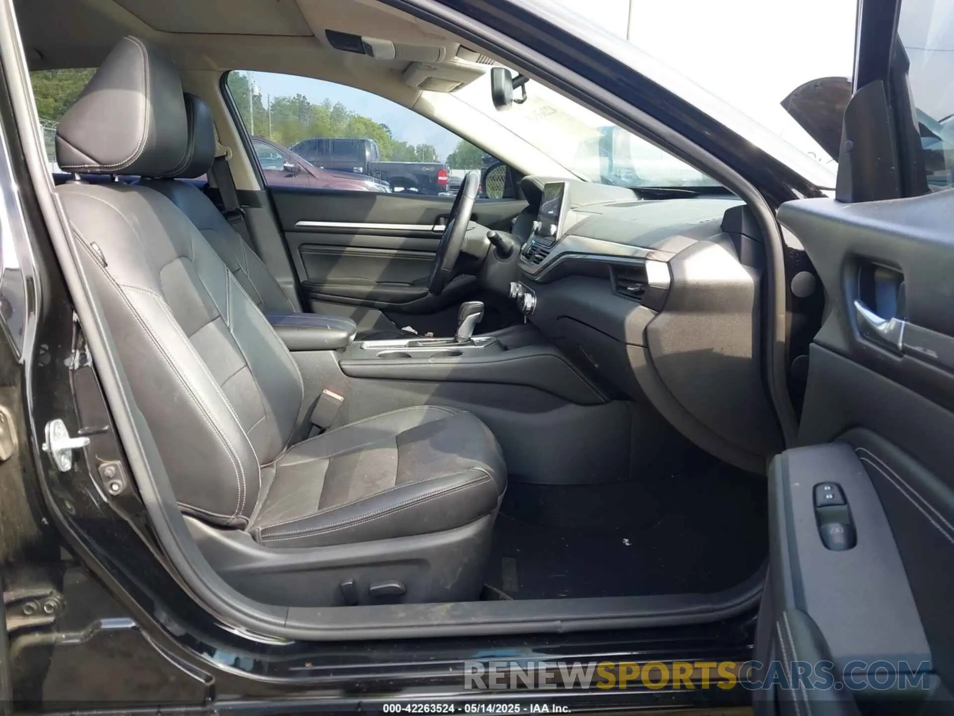 5 Photograph of a damaged car 1N4BL4FV7KC104972 NISSAN ALTIMA 2019